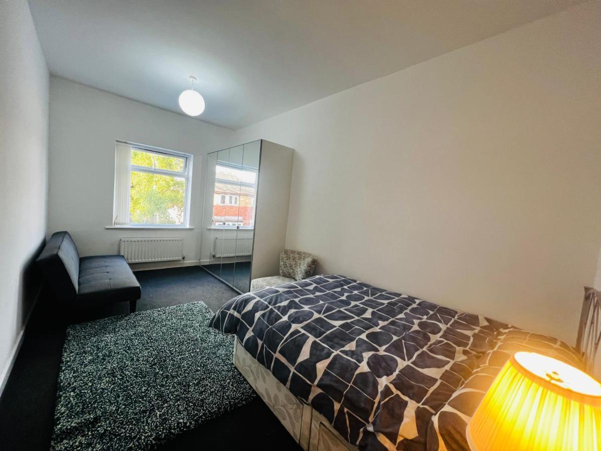 Liberty Inn Room With Sharing Toilet And Kitchen 리버풀 외부 사진
