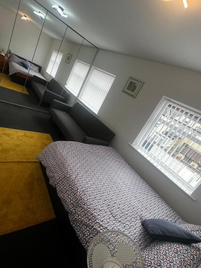Liberty Inn Room With Sharing Toilet And Kitchen 리버풀 외부 사진