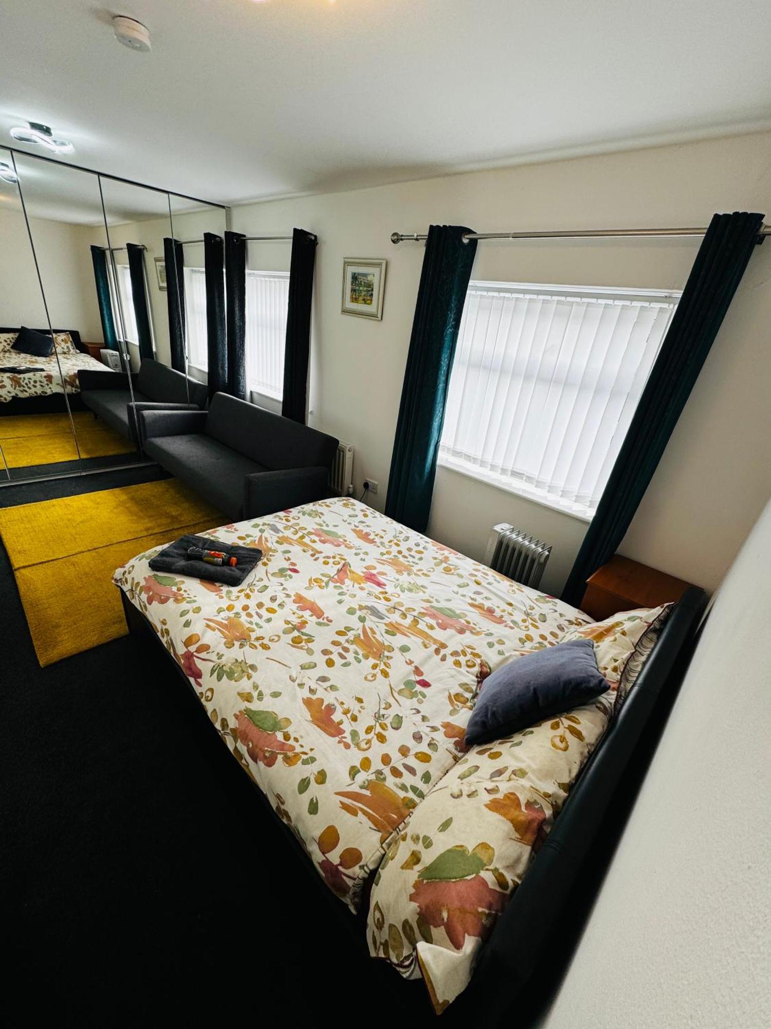 Liberty Inn Room With Sharing Toilet And Kitchen 리버풀 외부 사진