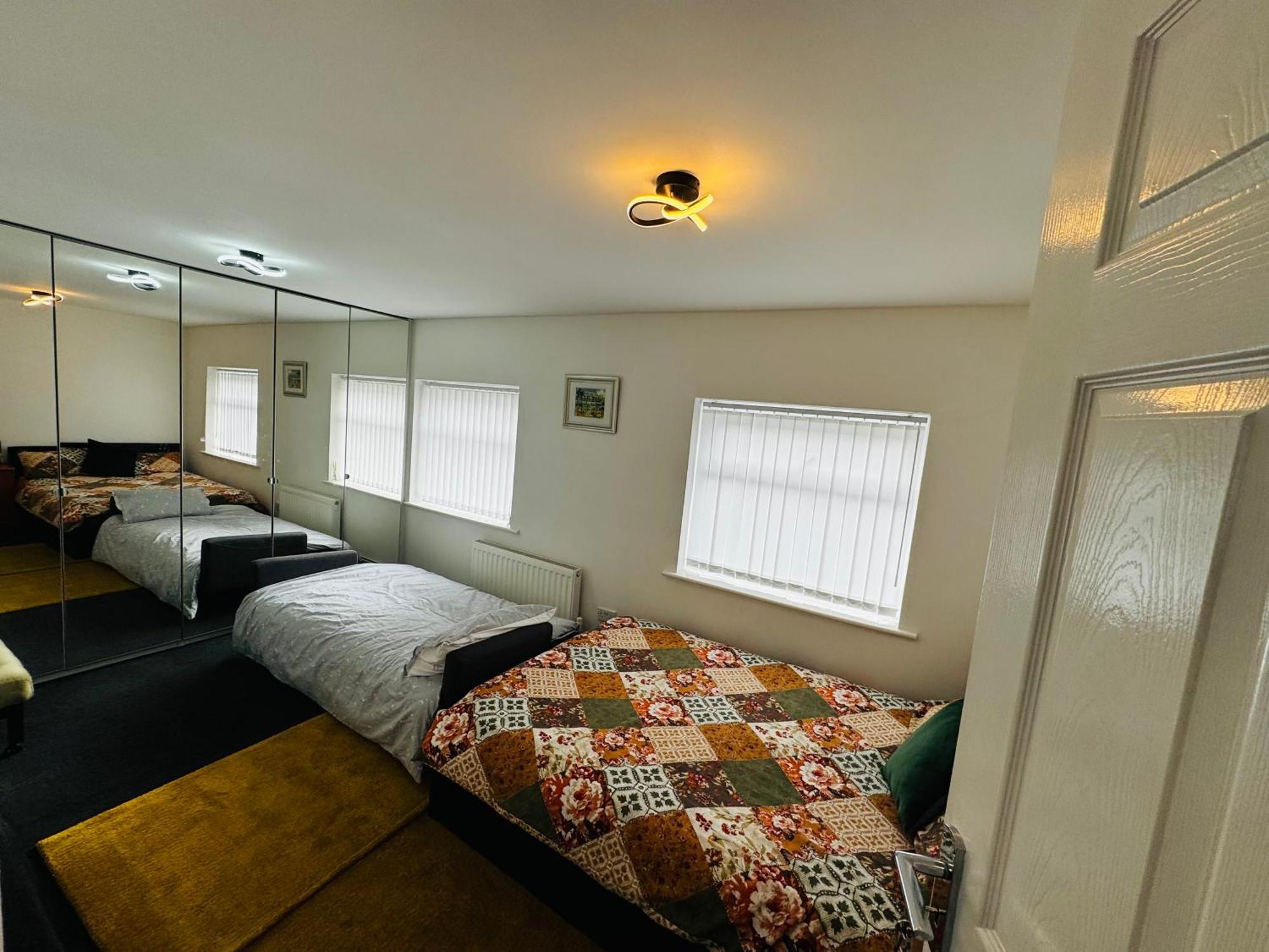 Liberty Inn Room With Sharing Toilet And Kitchen 리버풀 외부 사진